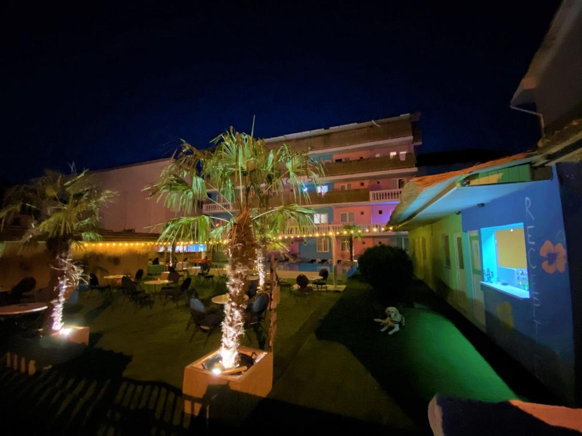 Casa Barbie Costinesti Hostel Bagian luar foto