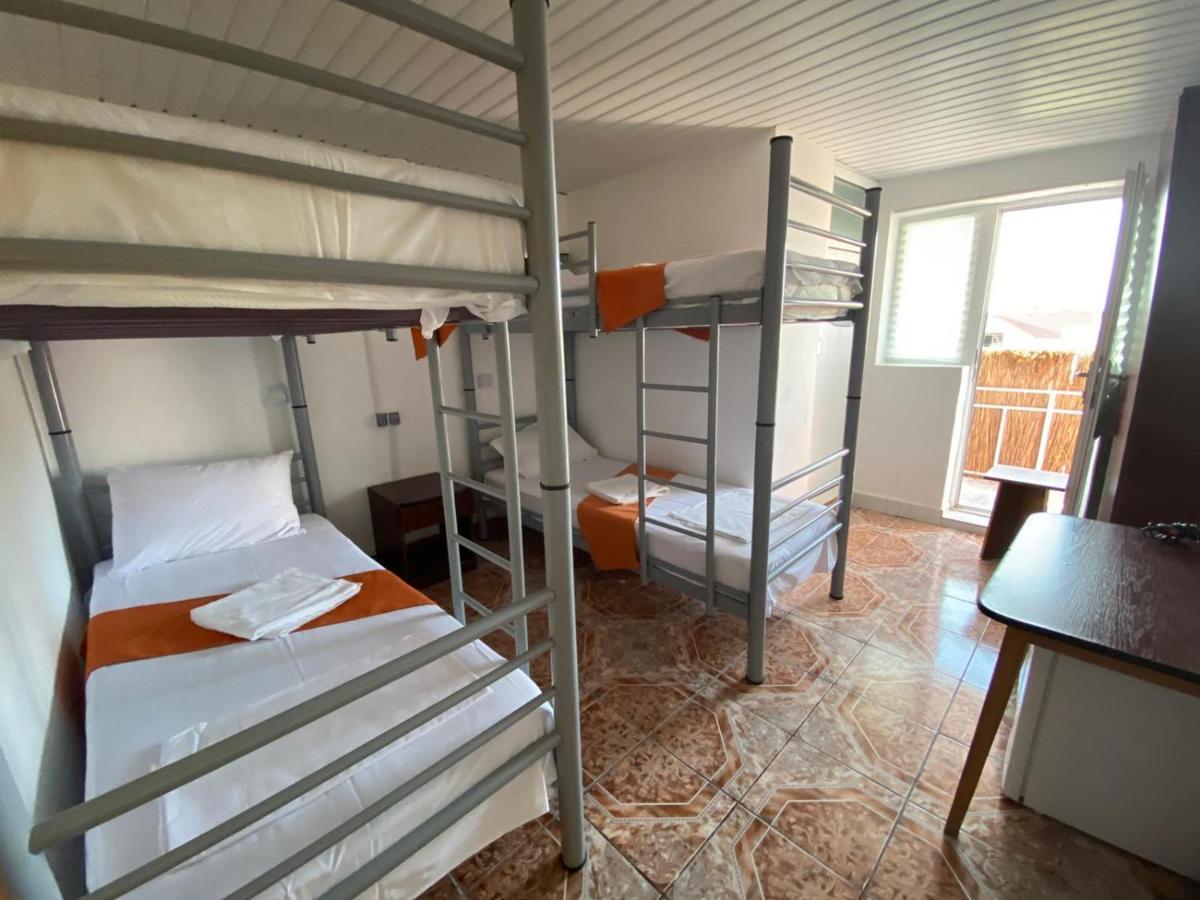 Casa Barbie Costinesti Hostel Bagian luar foto