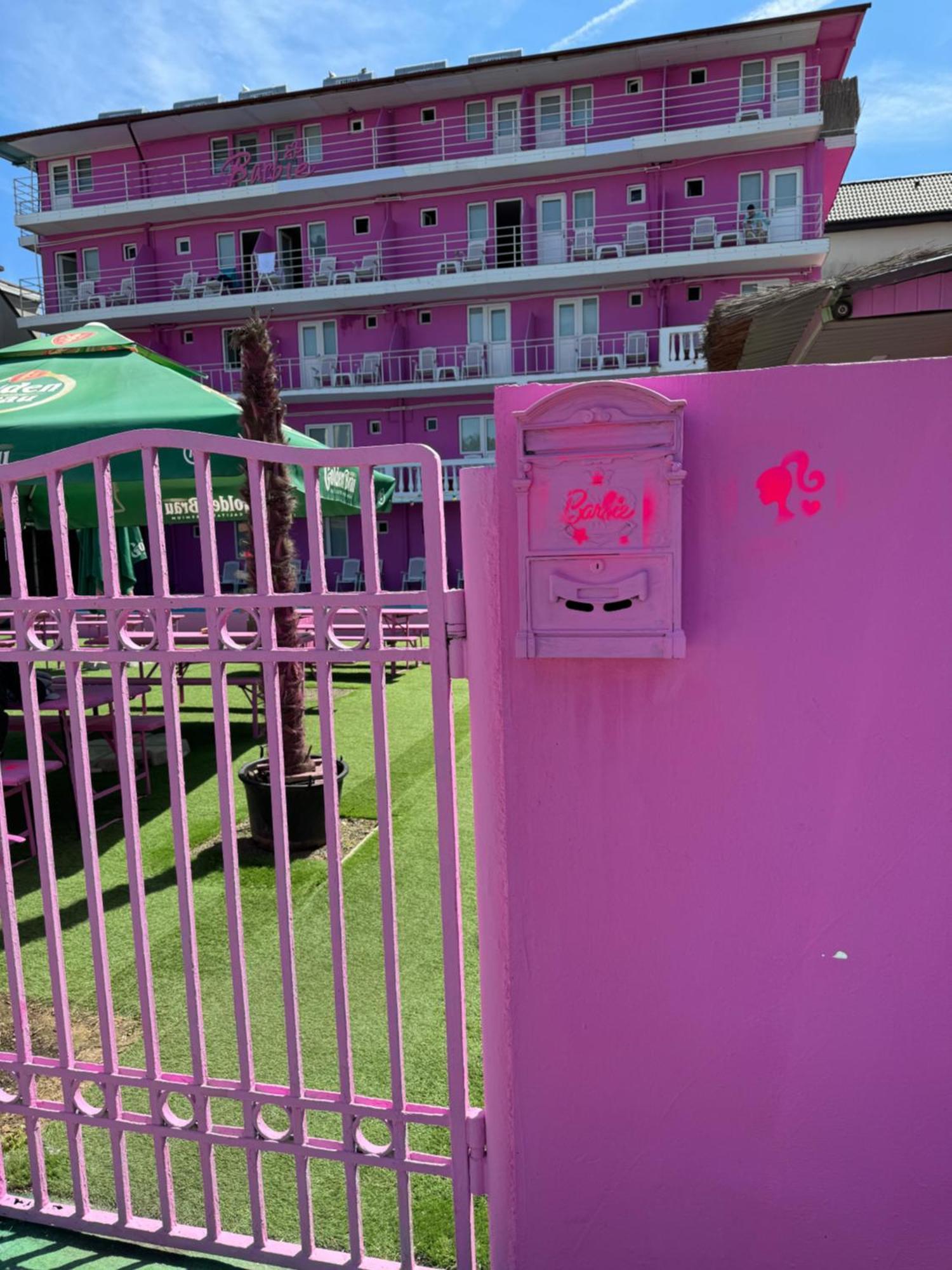 Casa Barbie Costinesti Hostel Bagian luar foto